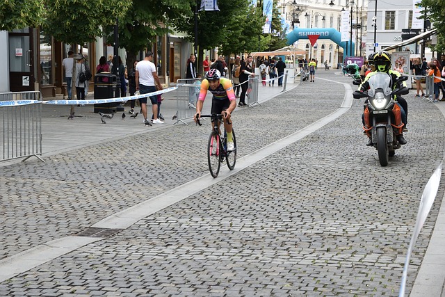 的深入合作 的深入合作